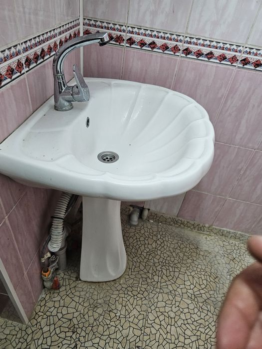 Раковина со смесителем