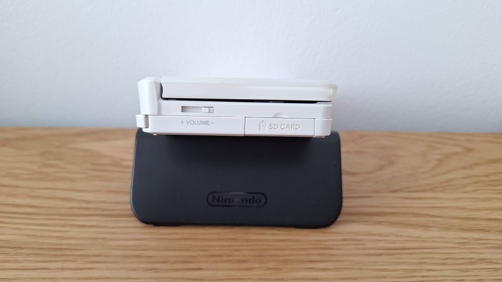 Nintendo 3DS,  Modat, 1500 jocuri, 20-în-1, gata de joacă + Online
