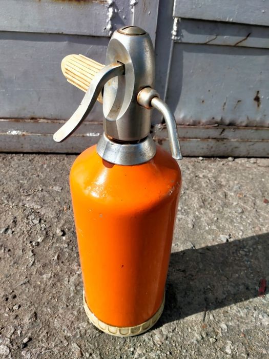 Сифон для газированных напитков.