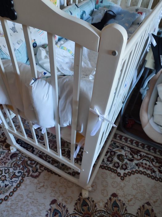 Детская белая кроватка