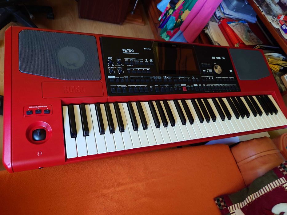 Orga Korg PA 700 RED