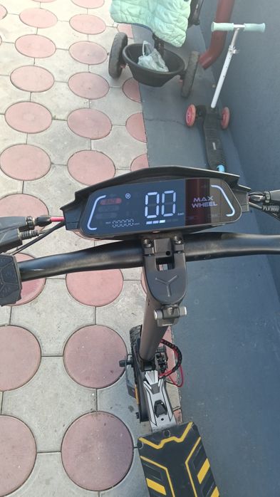 Vând Trotinetă electrică mobix la preț de 1800lei