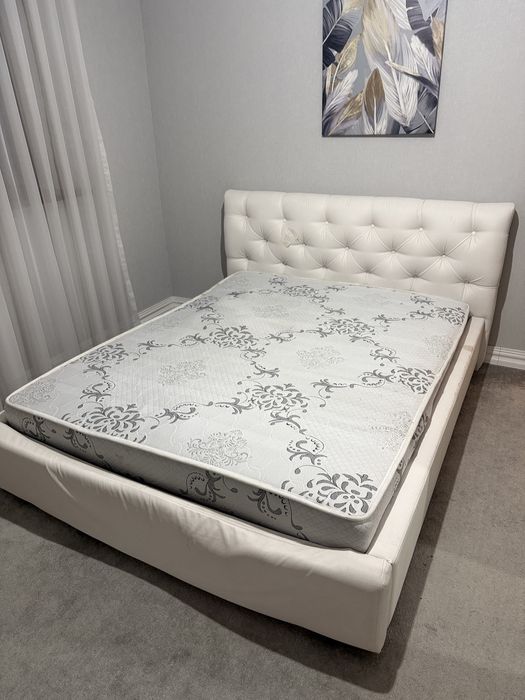 Кровать с матрсом  и шкаф все всесте