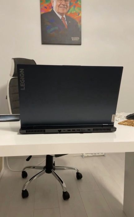 Vând laptop gaming Lenovo – RTX 3050, 16GB, ecran 17.3” 144Hz