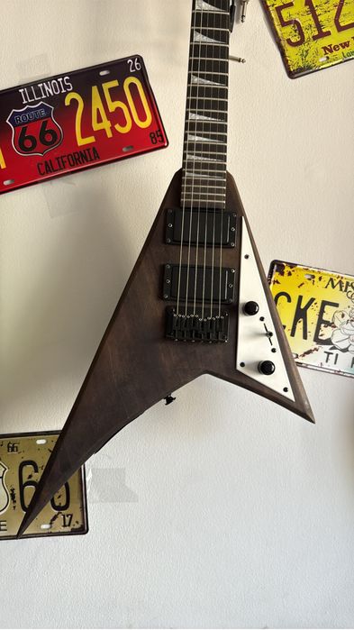 Электрогитара Jackson Flying V