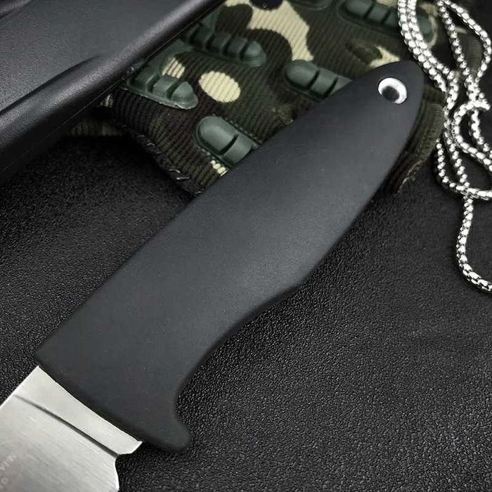 Малък тактически нож