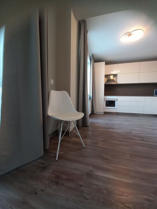 Дава се под наем Тристаен апартамент в ж.Зоопарк - 130 кв.м за 1296.42 € - Снимка #2