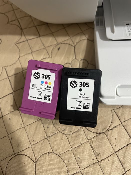 Vând imprimanta HP DeskJet 2822e