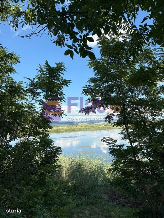 Casă cu teren de 1.651 mp și ieșire la lac Feldioara Pod mansardabil