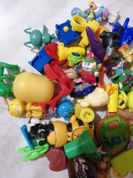 Игрушки киндеры продам