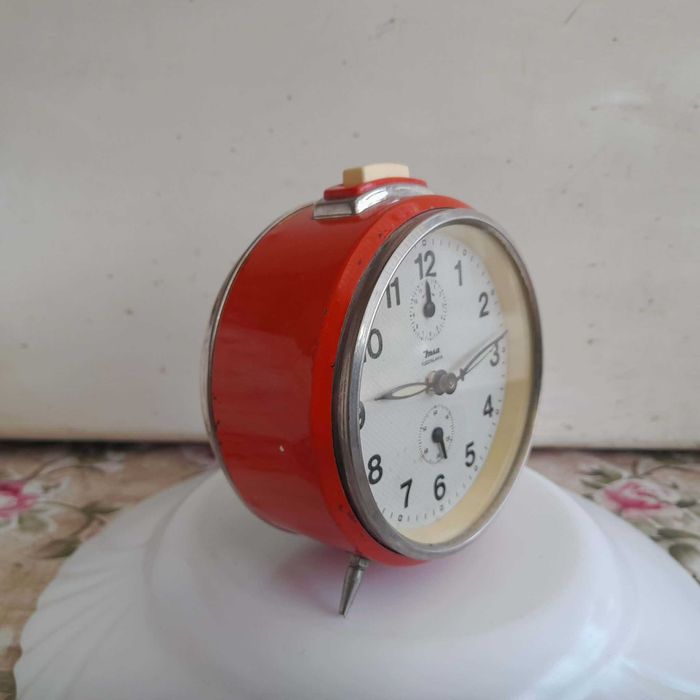 Ceas de masa desteptator , mecanic JNSA 90 lei