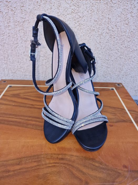 Pantofi eleganți cu toc