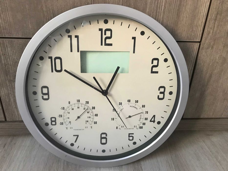 Настолни и стенни часовници - електронни  и ръчни от соца