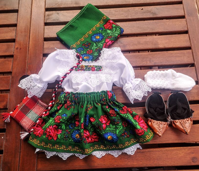 Costum popular pentru fetite de Maramures complet