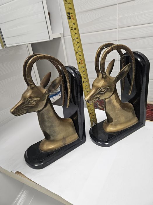 Capete de antilopa din alama , statuete