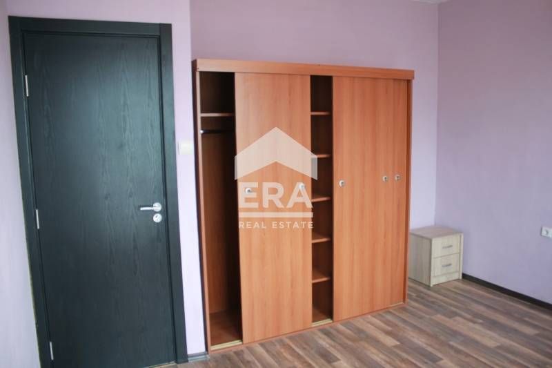 ЕРА Фаворит отдава тристаен апартамент в Света Троица