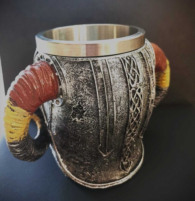 Уникална чаша - череп с рога