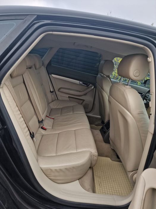 Vând Audi A6 C6 Facelift luată de nouă din România.