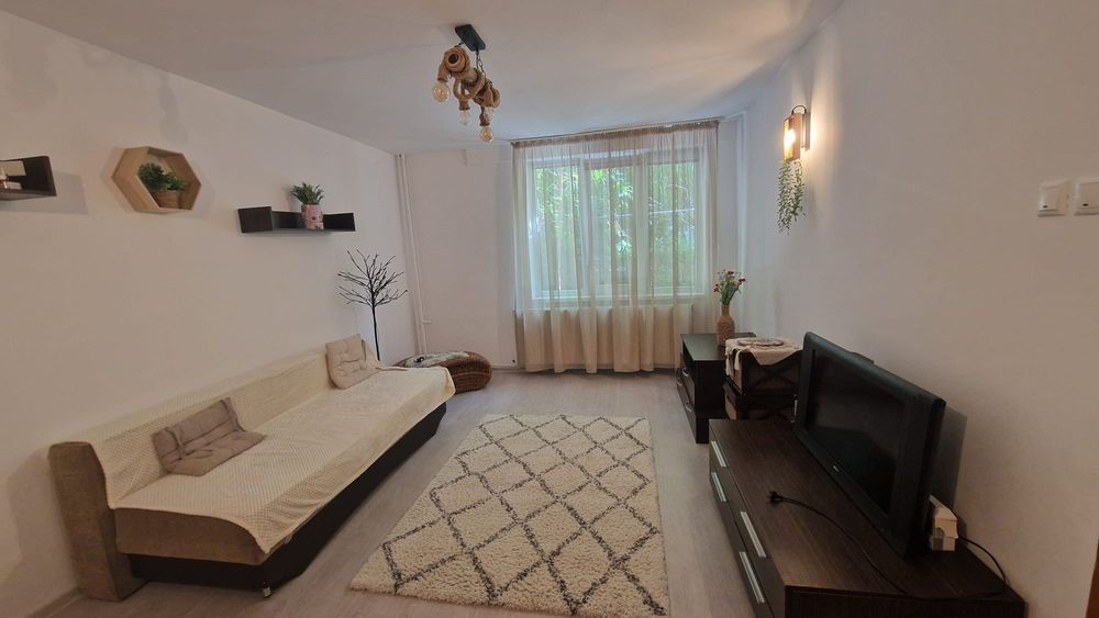 Vand apartam 2 cam precista parter cu balcon