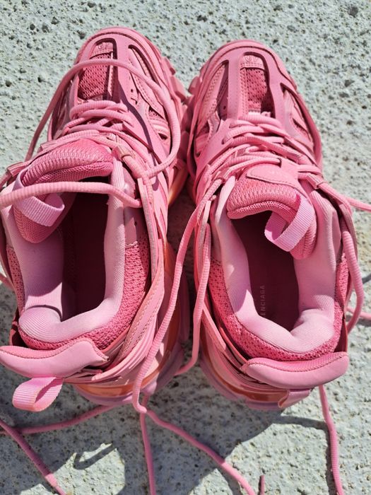 balenciaga track uri roz
