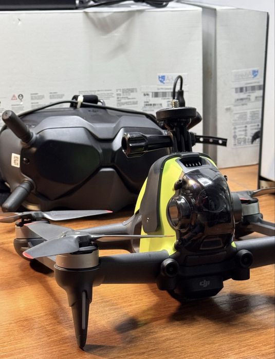 DJI FPV Combo – Пълен комплект + 2 батерии + Motion Controller
