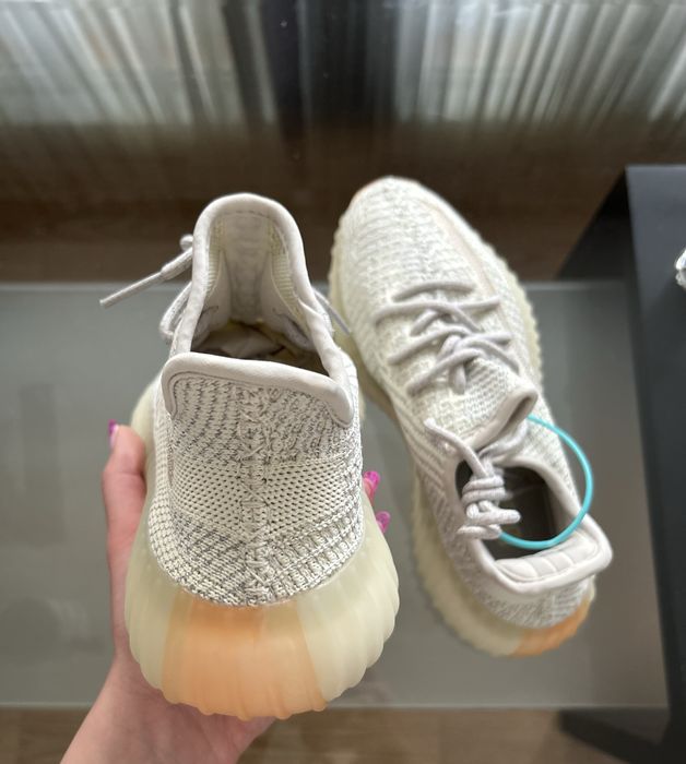 Adidas Yeezy Boost 350 V2 Hyperspace
