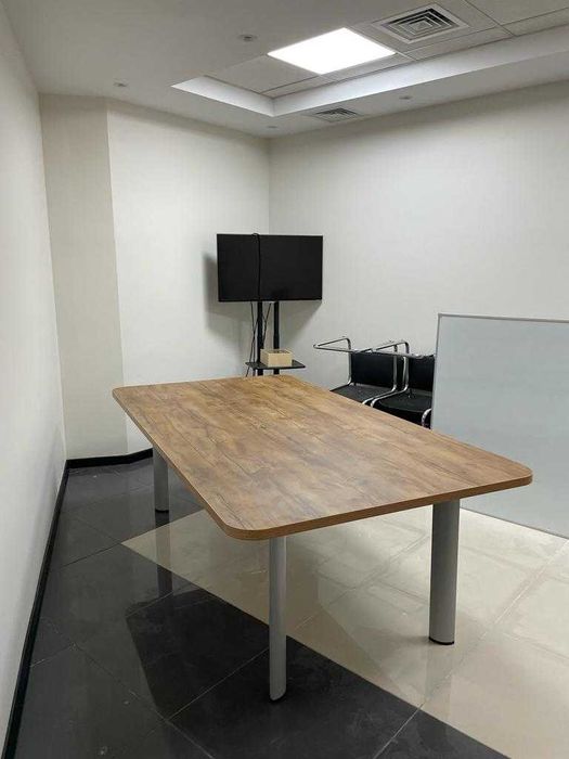 Конференц столы, столы для переговоров.