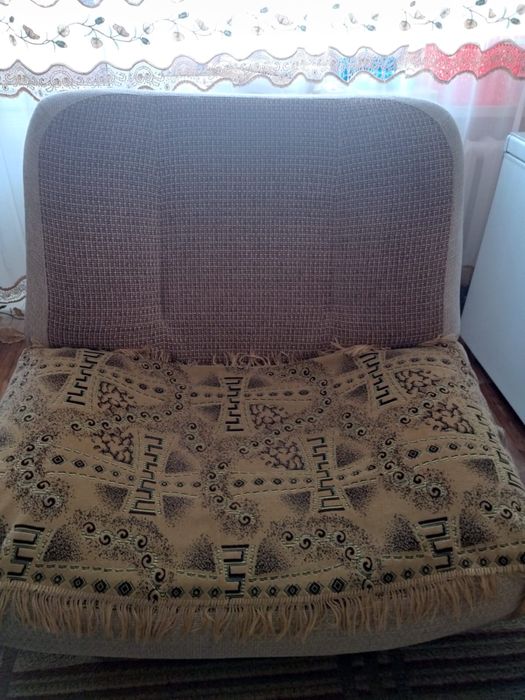 Продам диван и два кресла