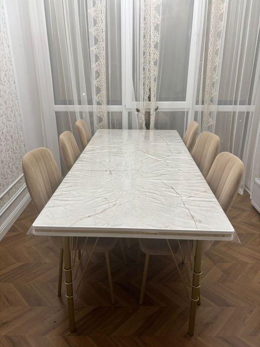 Стол и 8 стульев