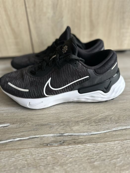 Маратонки Nike р.10