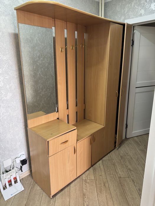 Продам прихожую б/у.