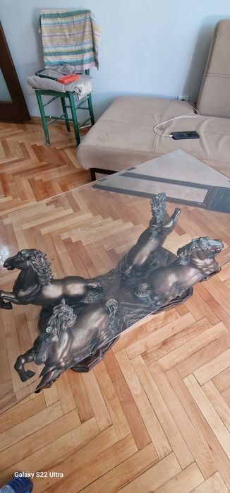 Уникална холна маса.