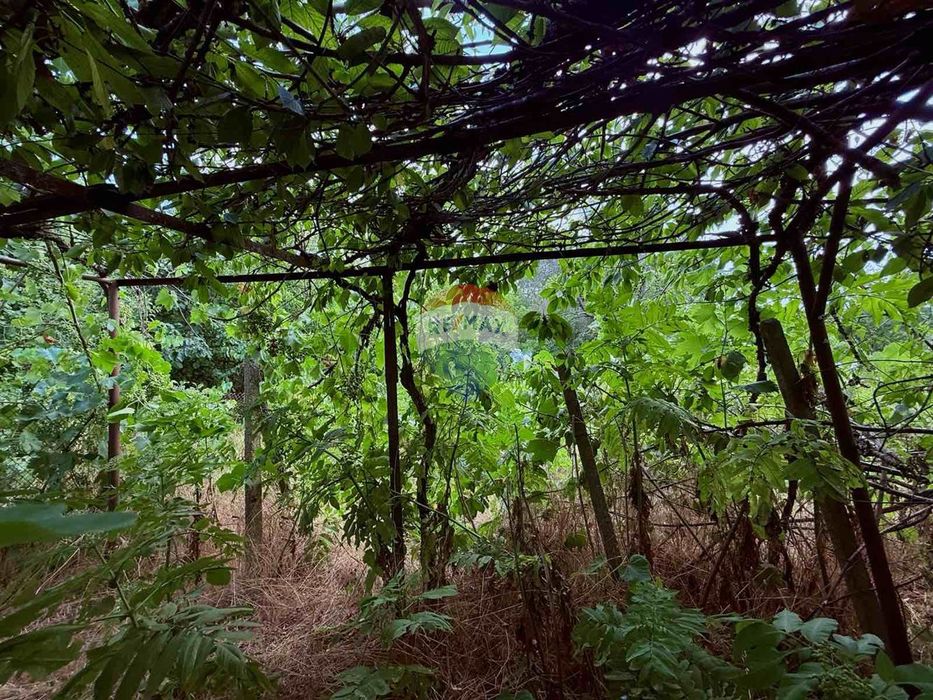 Парцел с къща,ток и вода за продажба, общ.Балчик, Я.И.