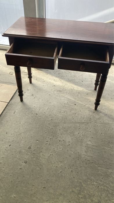 Masă consolă elegantă și solidă  - proveniență Anglia