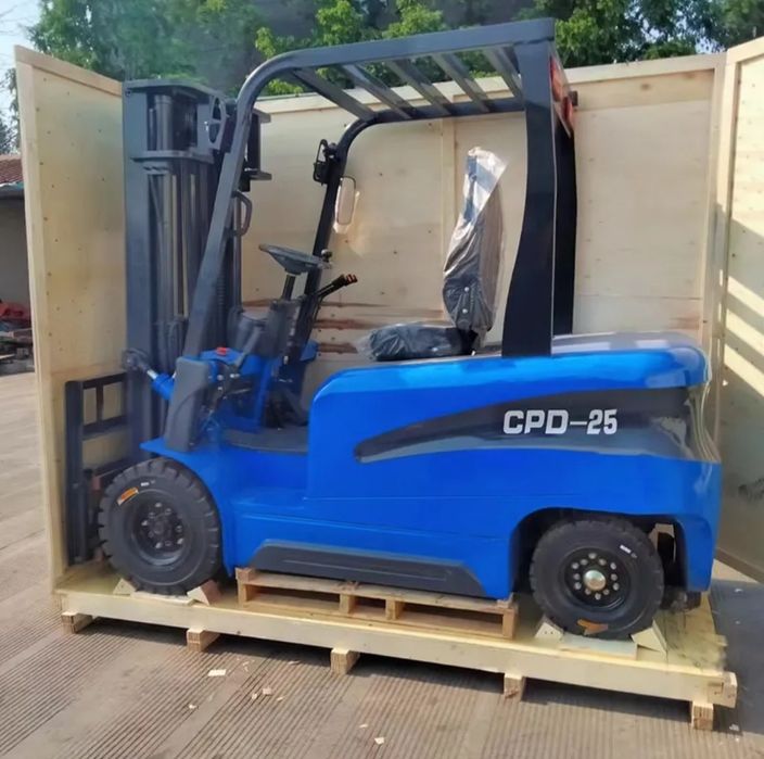 Вилочный погрузчик кара