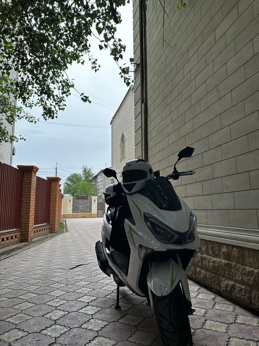 Продаю Макси скутер
