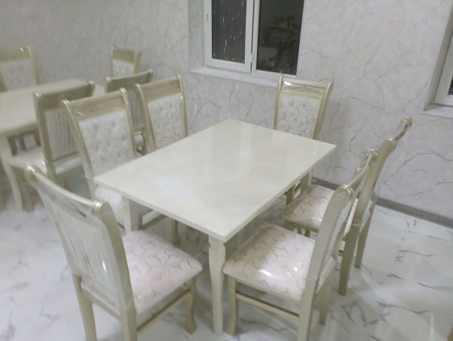 Парламент стол стул