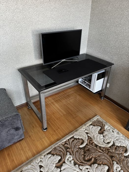 Эксклюзивный компьютерный стол (Германия)