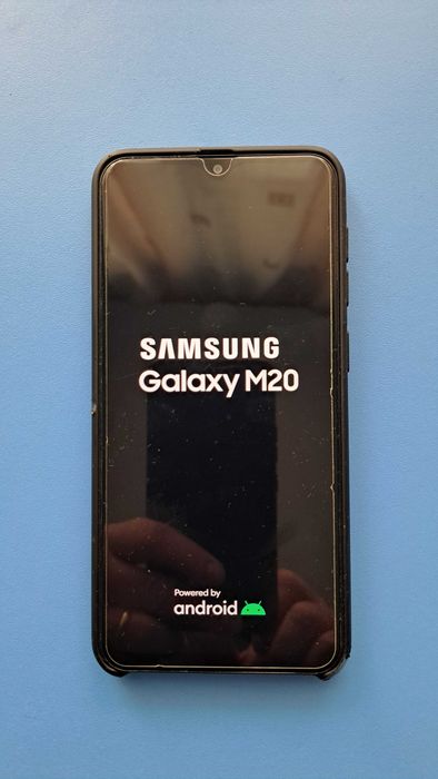 Продавям телефон SAMSUNG Galaxy M20