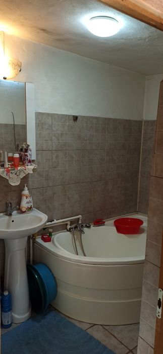 Casă cu teren generos și deschidere la două străzi – Poiana Mare