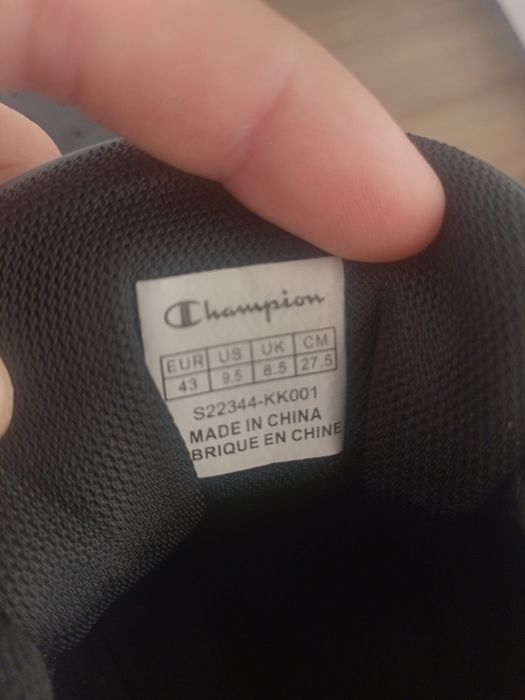 adidași noi champion mărimea 43. Culoarea negru