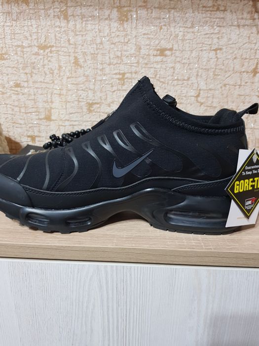 Продам кроссовки Nike совершенно новые