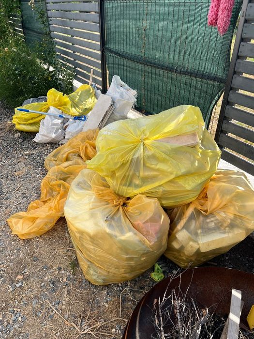 Ridic saci cu moloz și deseuri din constructii