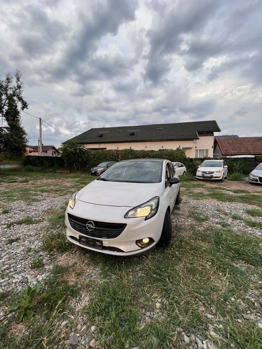 Opel Corsa 1.2 Benzină + GPL din fabrică – 2016 | Alb Perlat | Black Pack