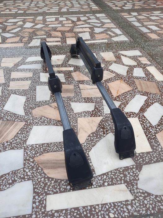 Vând set bare transversale plafon pt. Schiuri