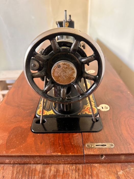 Masina de cusut SINGER