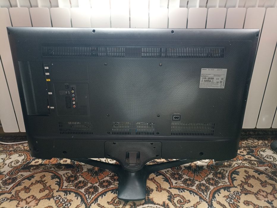 Televizor Samsung LED, UE40J5100aw,ecran fisurat