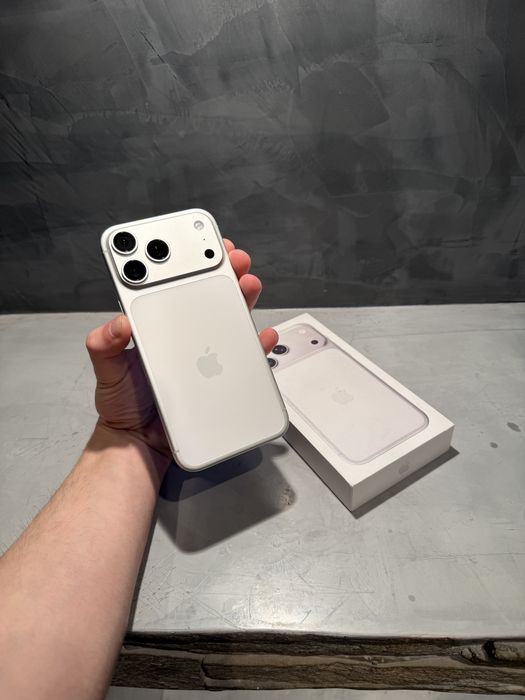 КАТО ЧИСТО НОВ Iphone 17 Pro Max Silver