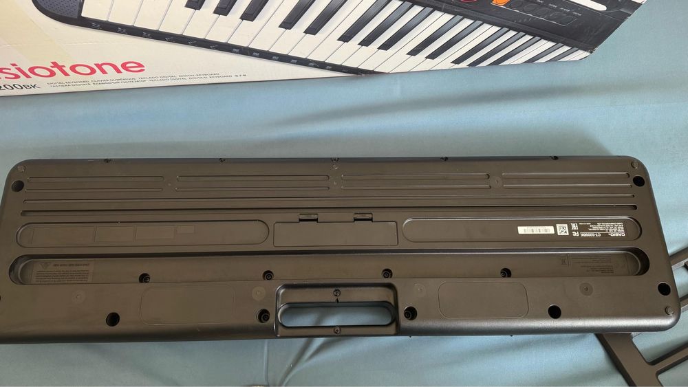 Продается синтезатор