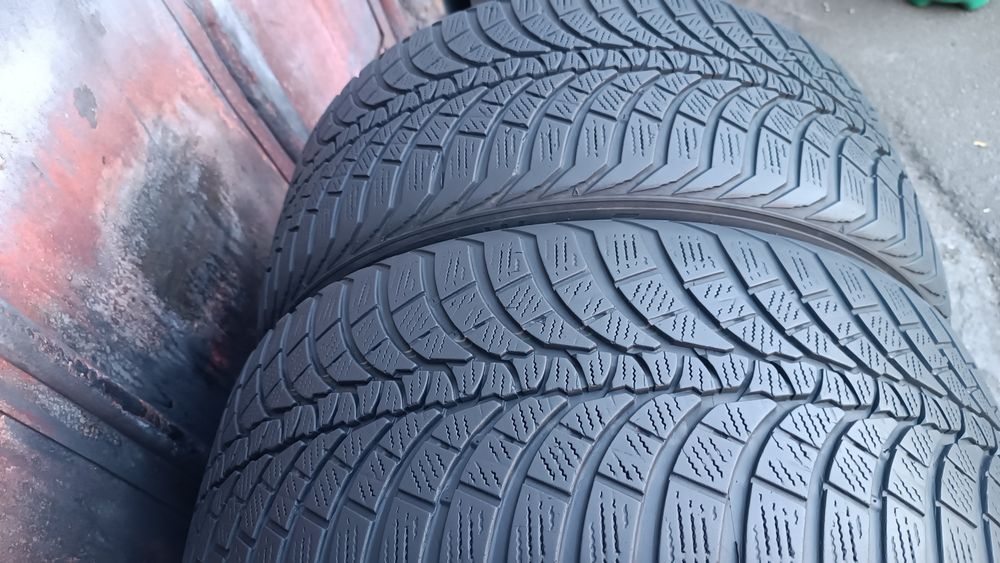 255/40/19 Kumho .